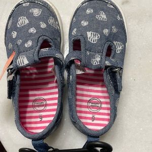 Kids shoes size 6
